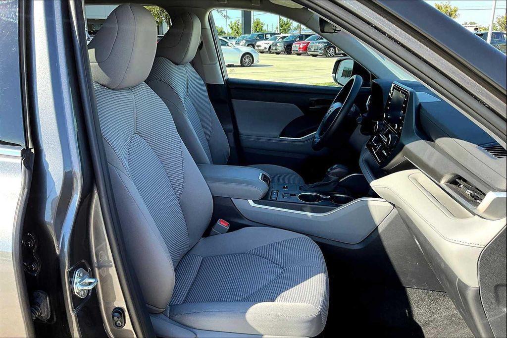 used 2022 Toyota Highlander car, priced at $25,995