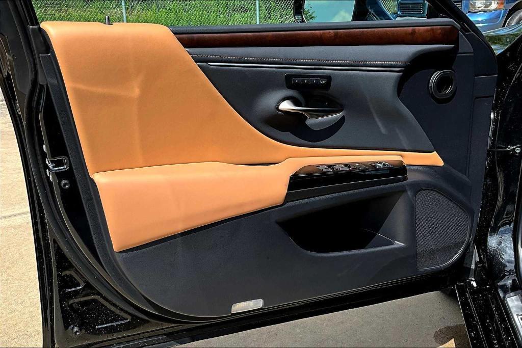 new 2025 Lexus ES 350 car, priced at $52,349