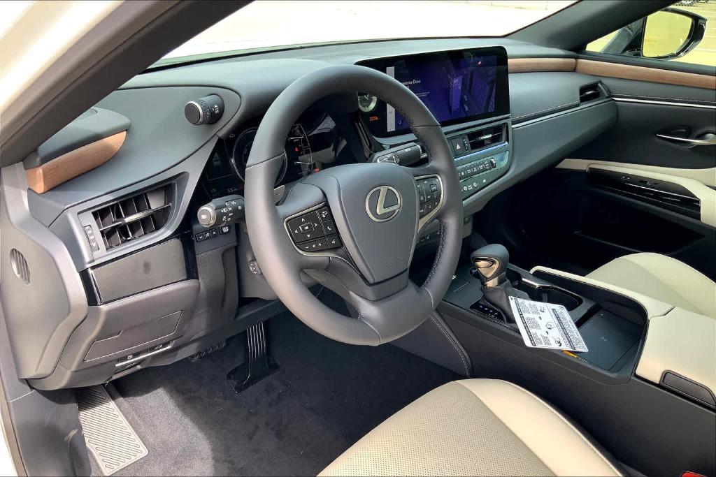 new 2025 Lexus ES 300h car, priced at $53,079