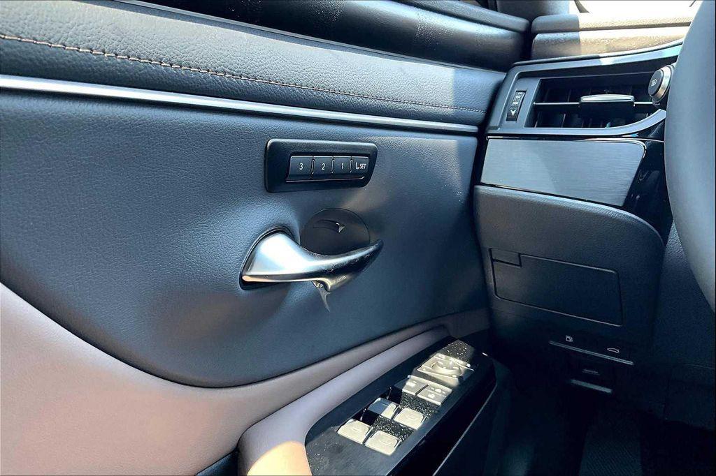 new 2025 Lexus ES 300h car, priced at $52,209