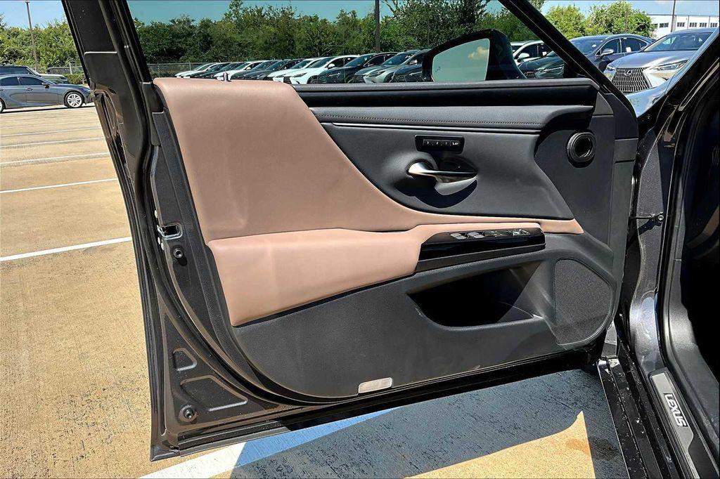 new 2025 Lexus ES 300h car, priced at $52,209