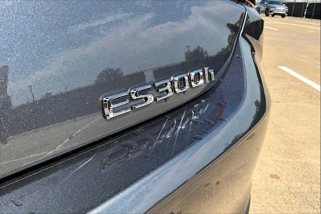 new 2025 Lexus ES 300h car, priced at $52,209