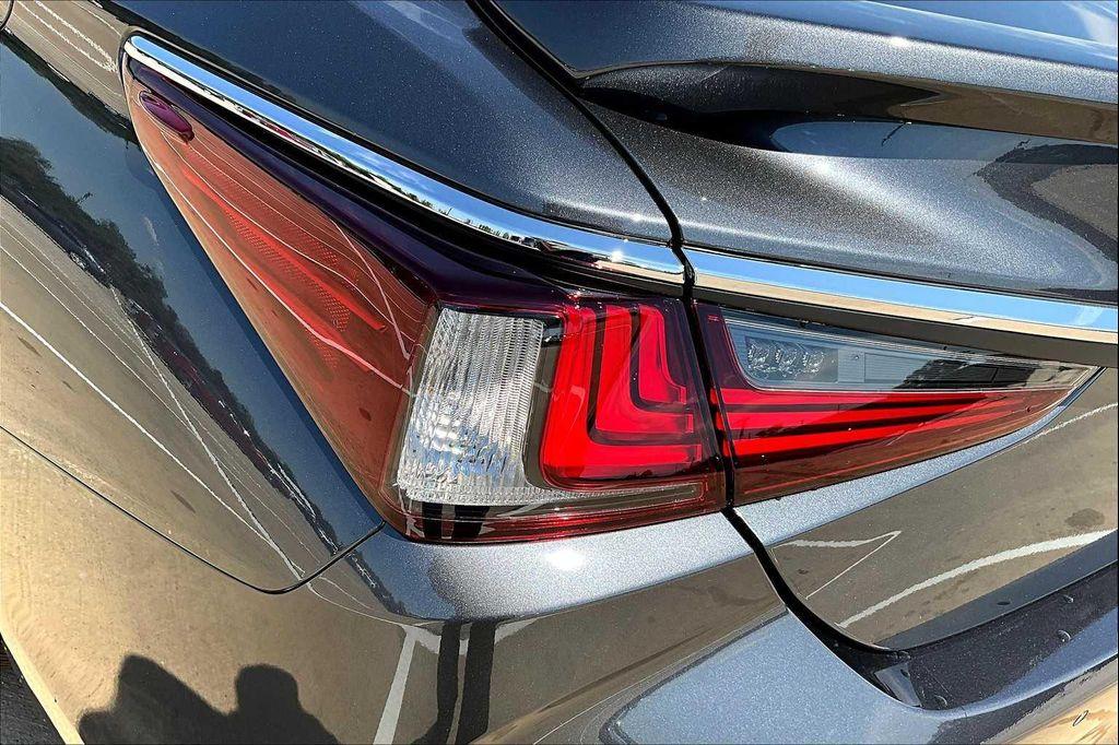 new 2025 Lexus ES 300h car, priced at $52,209