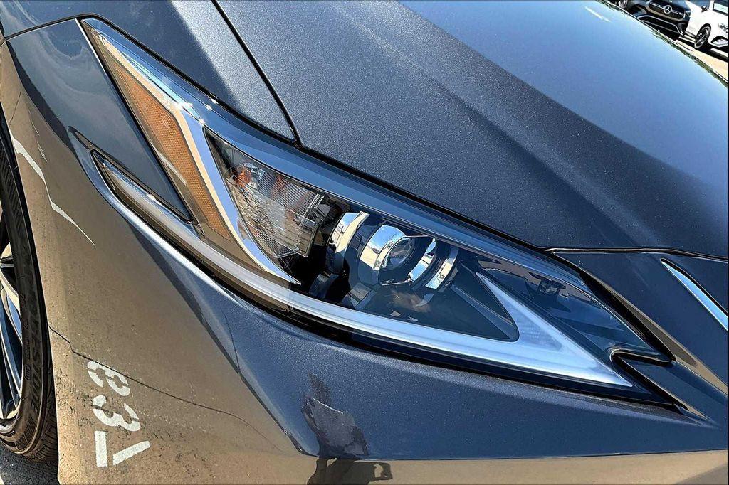 new 2025 Lexus ES 300h car, priced at $52,209