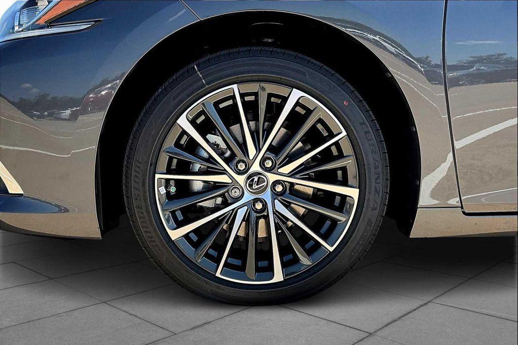 new 2025 Lexus ES 300h car, priced at $52,209