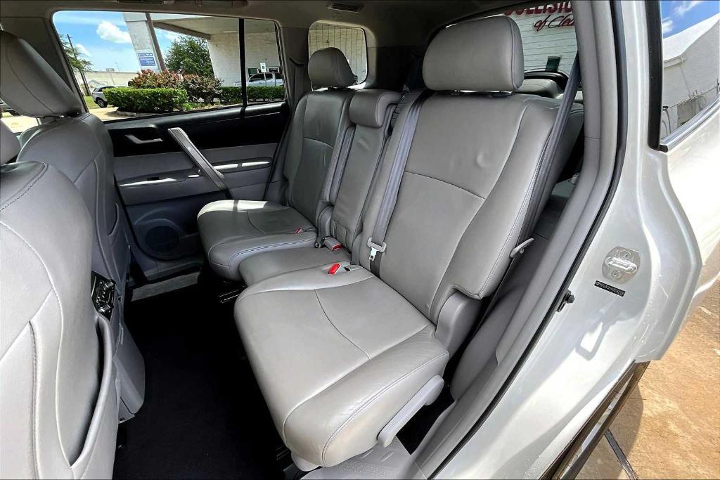 used 2013 Toyota Highlander car, priced at $13,995