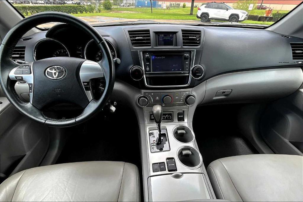 used 2013 Toyota Highlander car, priced at $13,995