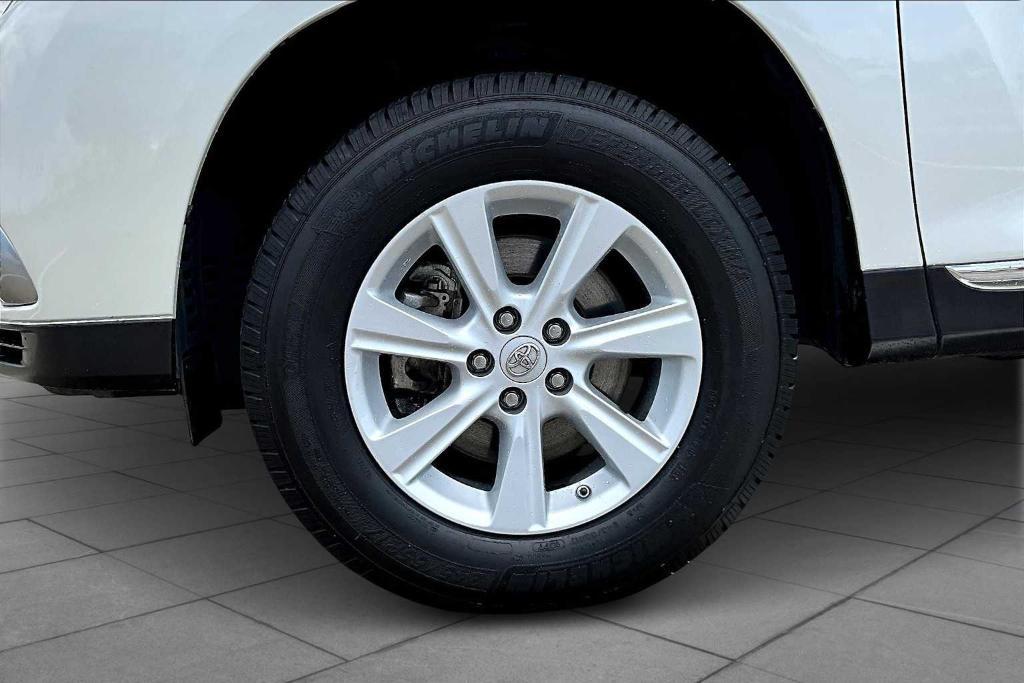 used 2013 Toyota Highlander car, priced at $13,995