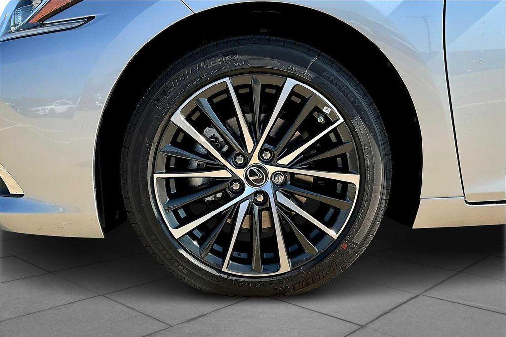 new 2025 Lexus ES 350 car, priced at $51,219