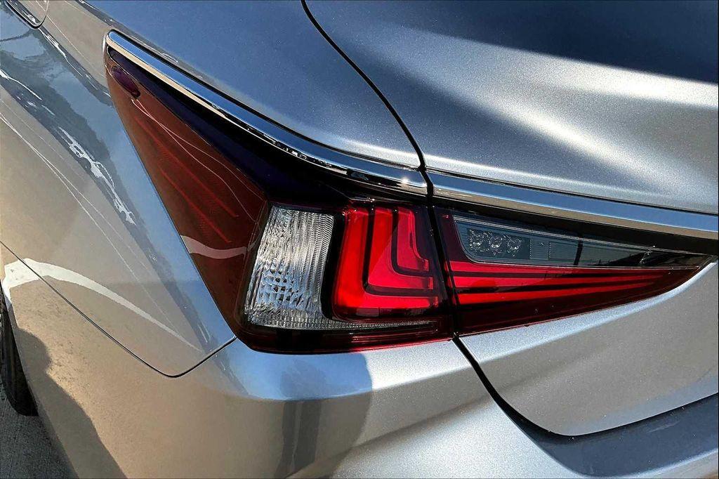 new 2025 Lexus ES 350 car, priced at $51,219