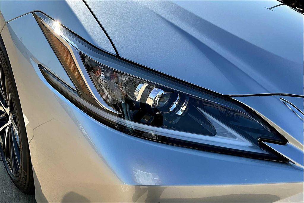 new 2025 Lexus ES 350 car, priced at $51,219