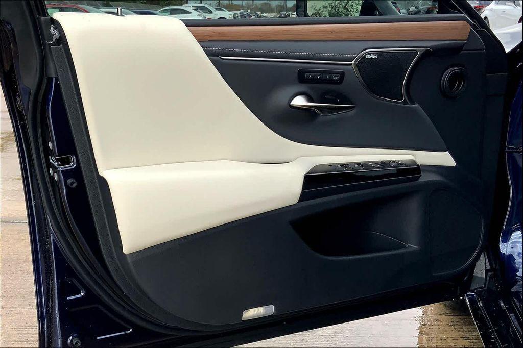 new 2025 Lexus ES 350 car, priced at $57,484