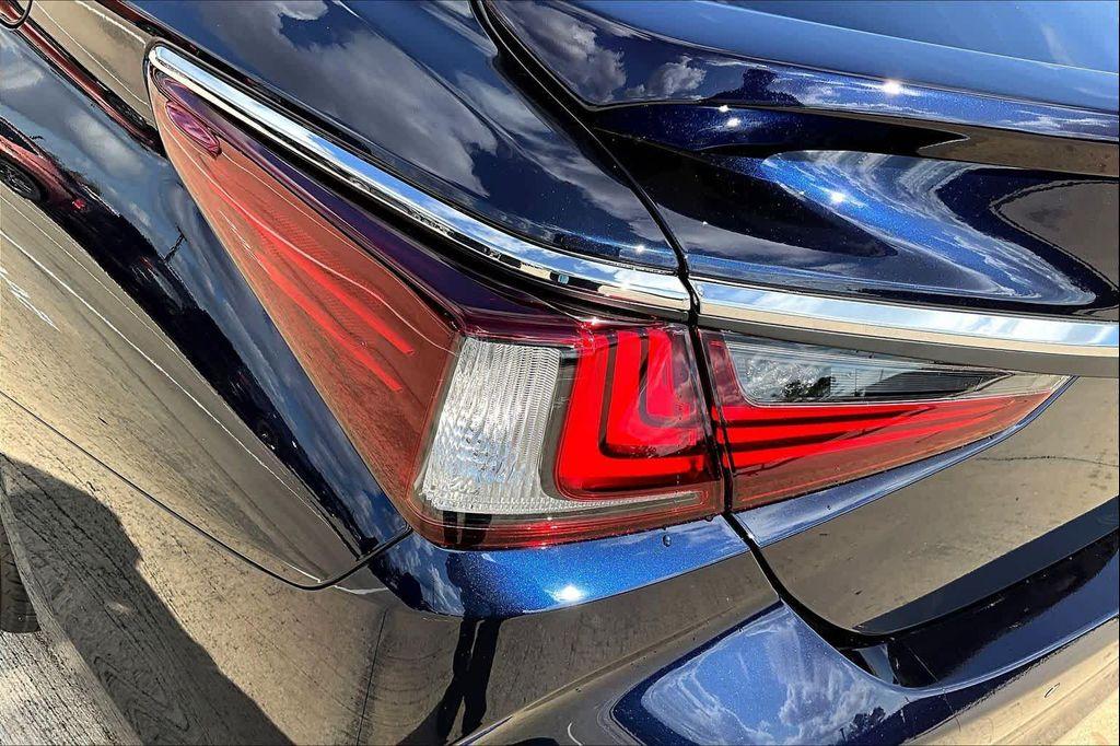 new 2025 Lexus ES 350 car, priced at $57,144