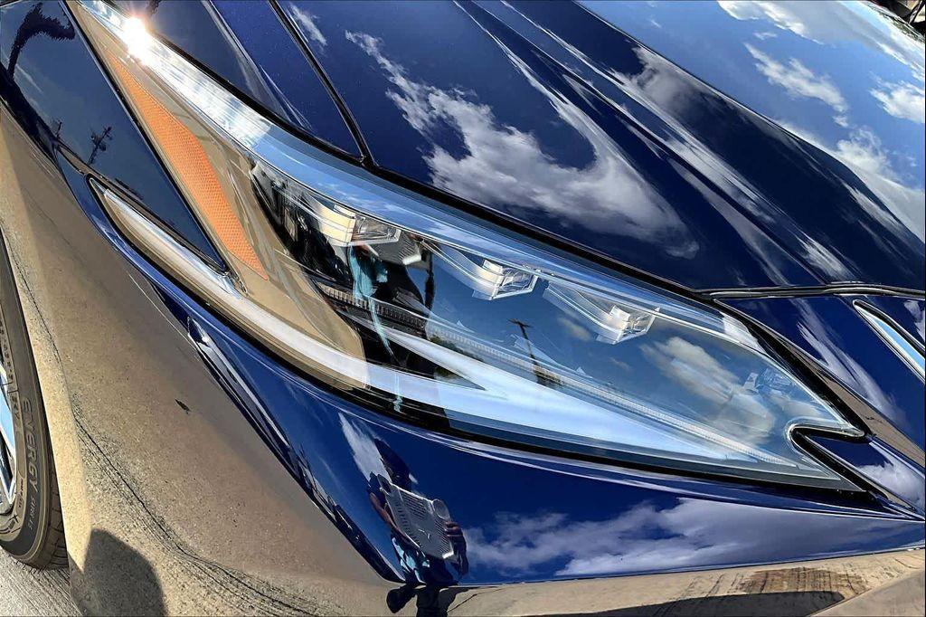 new 2025 Lexus ES 350 car, priced at $57,144