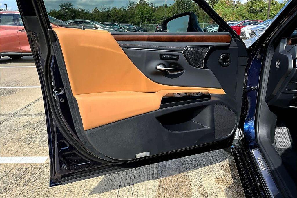 new 2025 Lexus ES 350 car, priced at $57,144