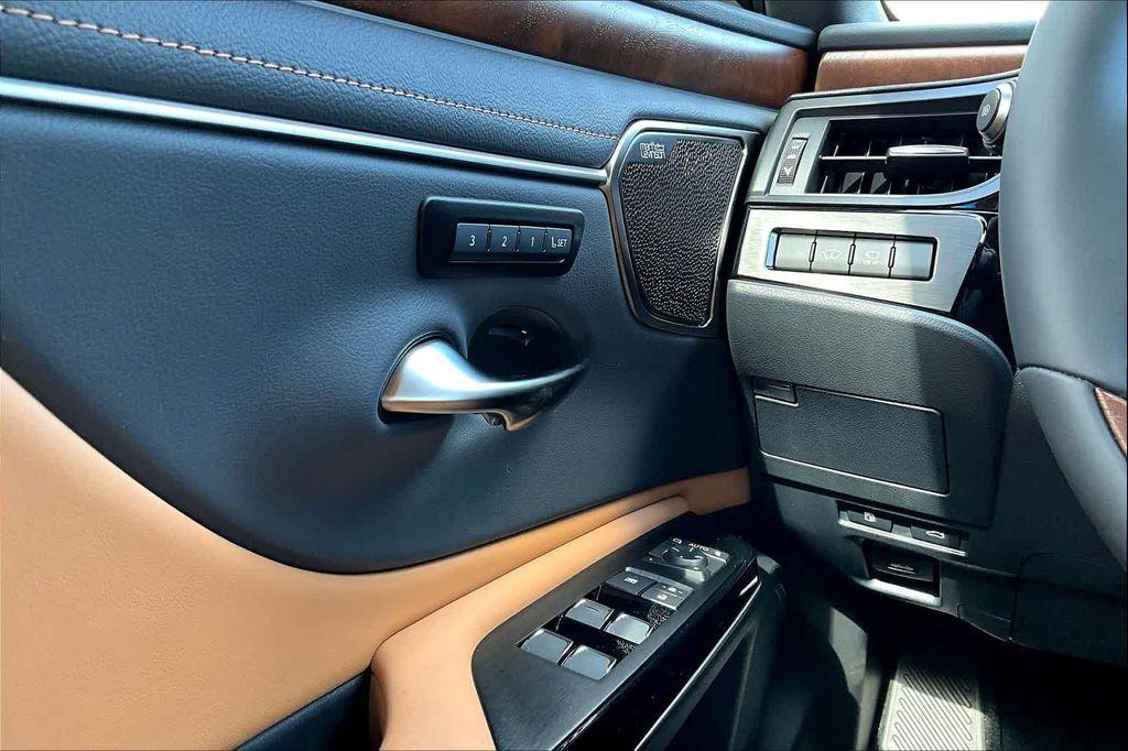new 2025 Lexus ES 350 car, priced at $57,144