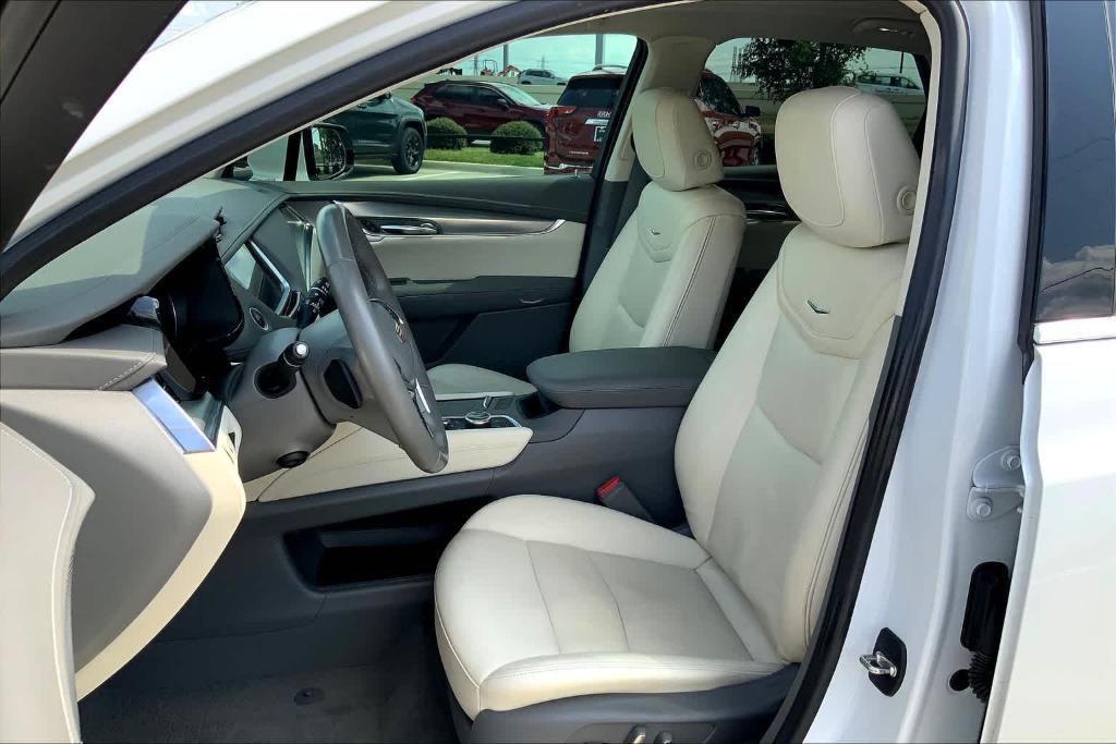 used 2021 Cadillac XT5 car, priced at $27,995