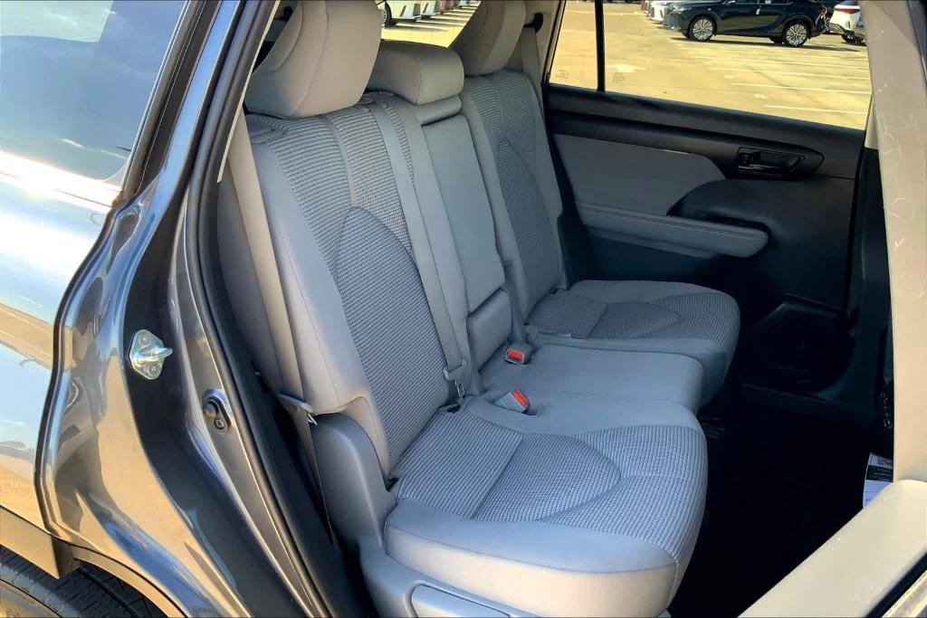 used 2020 Toyota Highlander car, priced at $28,495