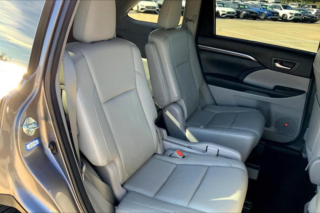 used 2015 Toyota Highlander car, priced at $20,382