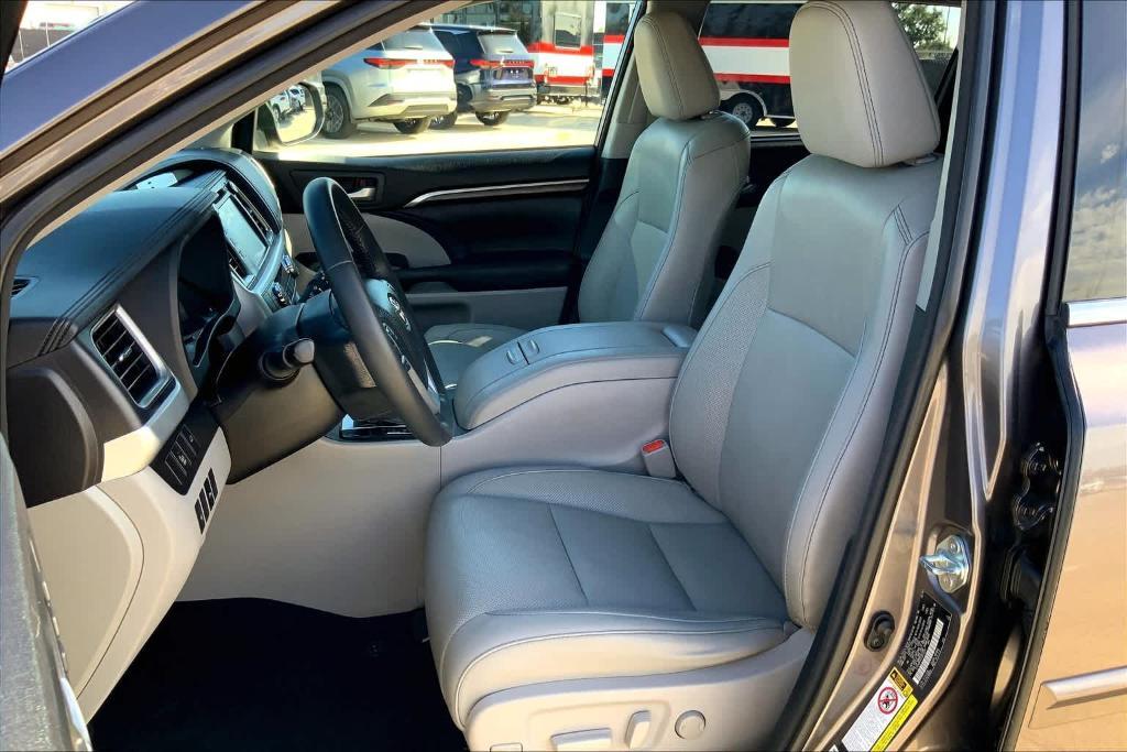 used 2015 Toyota Highlander car, priced at $20,382