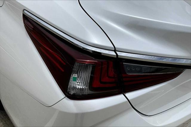 new 2025 Lexus ES 350 car, priced at $49,679