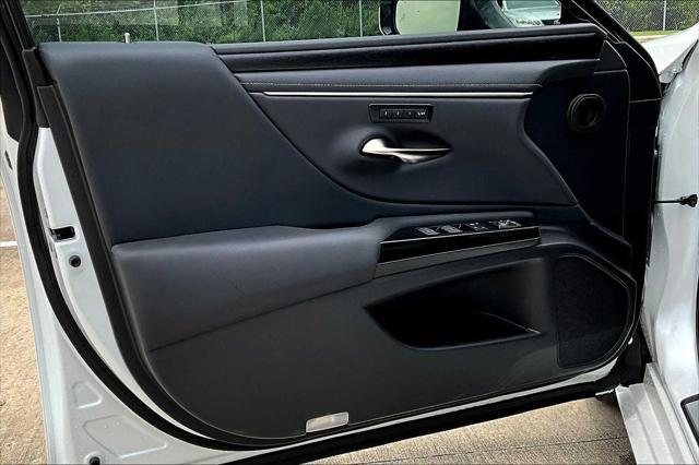 new 2025 Lexus ES 350 car, priced at $49,679