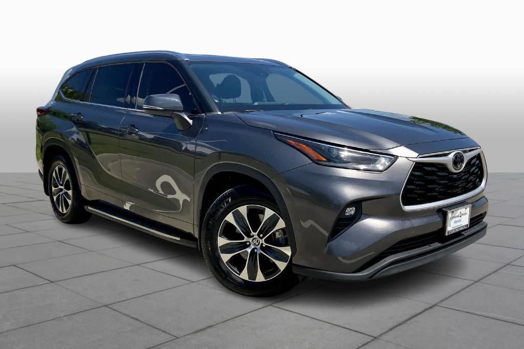 used 2021 Toyota Highlander car, priced at $29,390