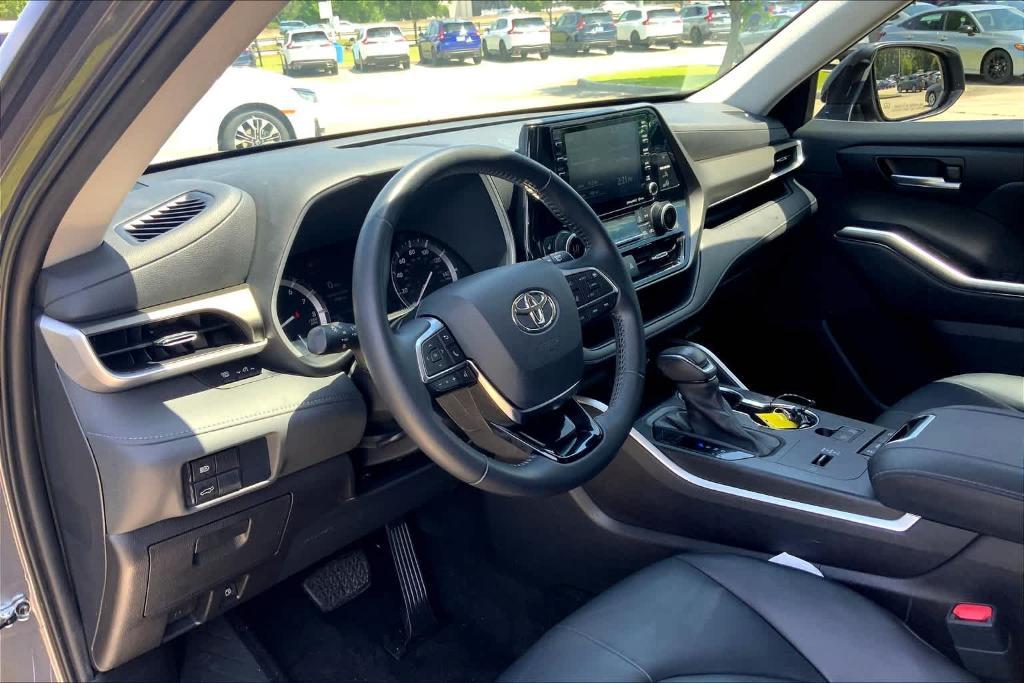 used 2021 Toyota Highlander car, priced at $29,390