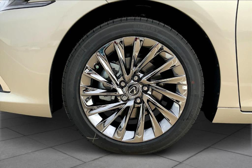 new 2025 Lexus ES 300h car, priced at $57,574