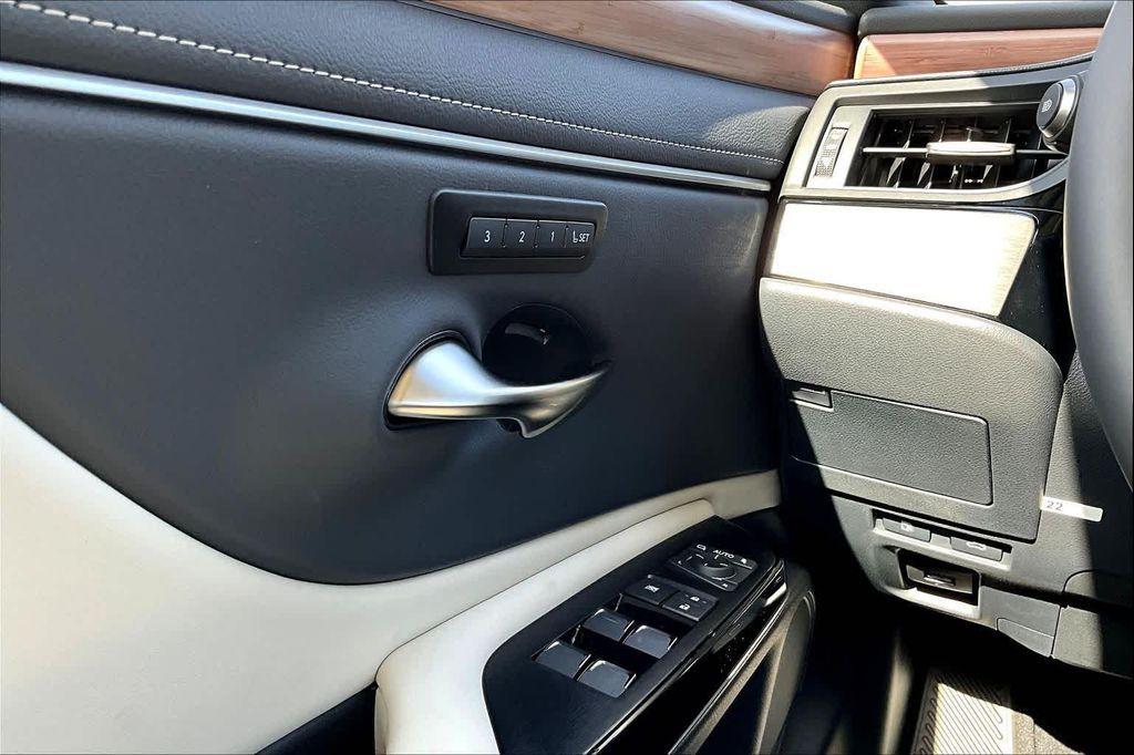 new 2025 Lexus ES 350 car, priced at $50,405