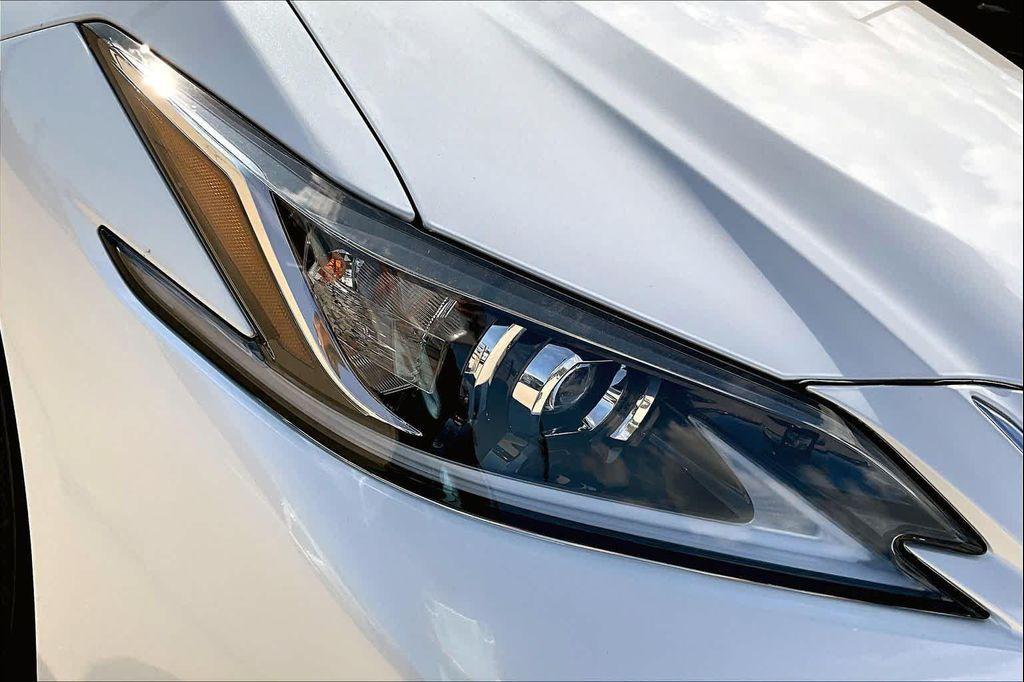 new 2025 Lexus ES 350 car, priced at $50,405