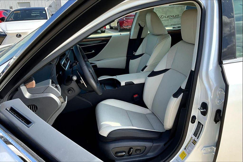 new 2025 Lexus ES 350 car, priced at $50,405