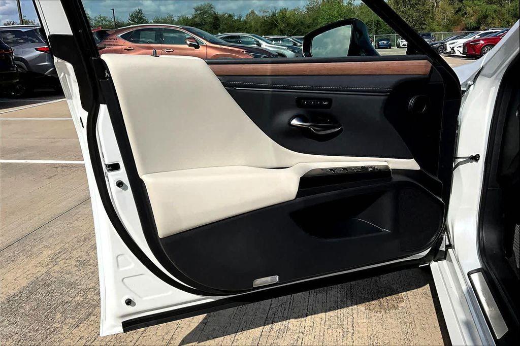 new 2025 Lexus ES 350 car, priced at $50,405