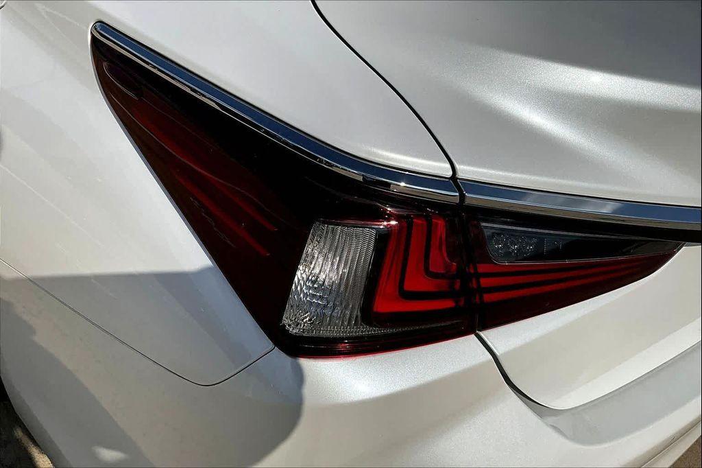 new 2025 Lexus ES 350 car, priced at $50,405