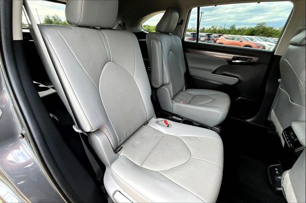 used 2021 Toyota Highlander Hybrid car, priced at $37,995