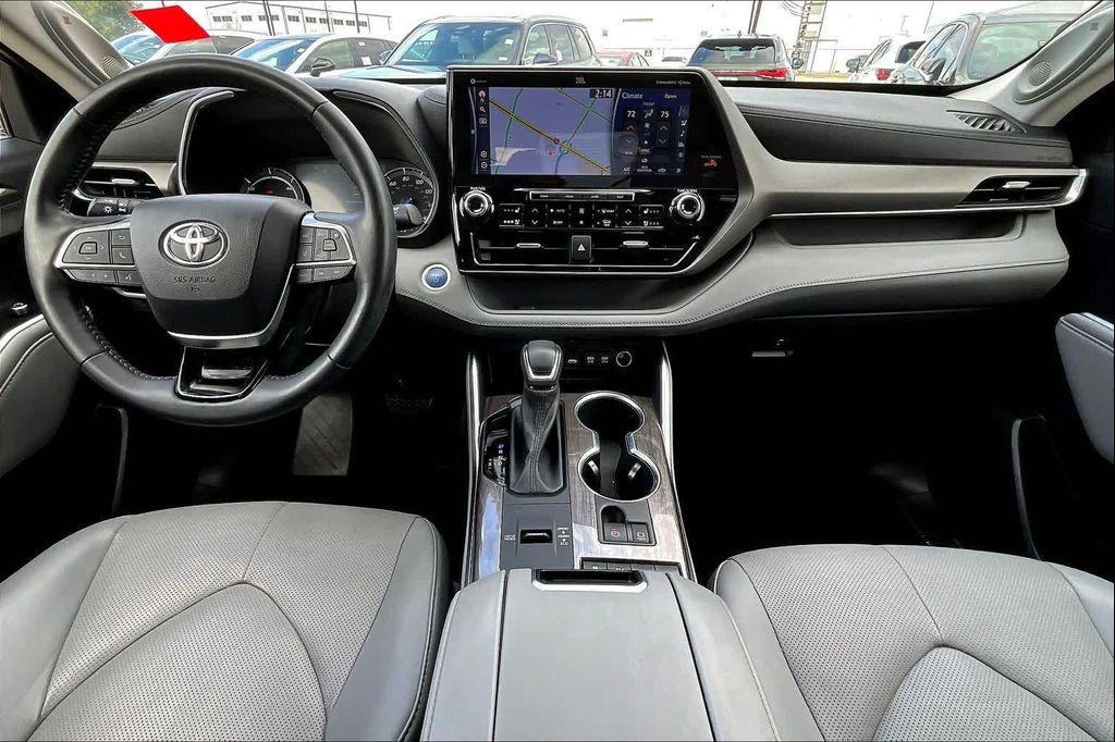 used 2021 Toyota Highlander Hybrid car, priced at $37,995