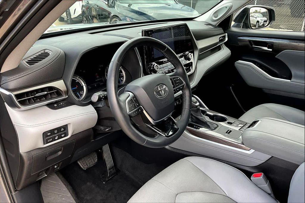 used 2021 Toyota Highlander Hybrid car, priced at $37,995