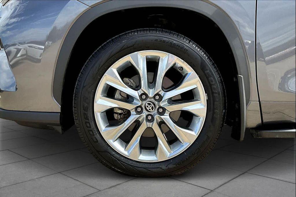 used 2021 Toyota Highlander Hybrid car, priced at $37,995