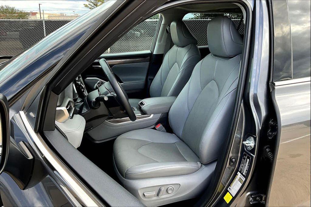 used 2021 Toyota Highlander Hybrid car, priced at $37,995