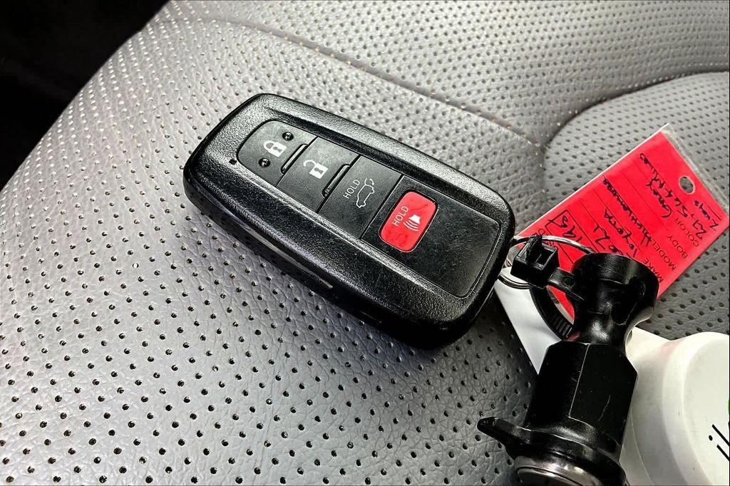 used 2021 Toyota Highlander Hybrid car, priced at $37,995