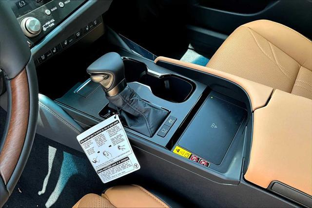 new 2025 Lexus ES 300h car, priced at $54,435
