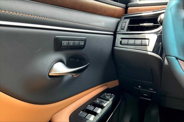 new 2025 Lexus ES 300h car, priced at $54,435