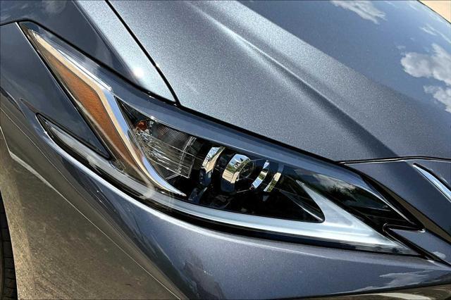 new 2025 Lexus ES 300h car, priced at $54,435