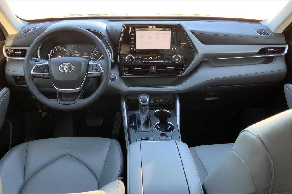 used 2022 Toyota Highlander car, priced at $36,495