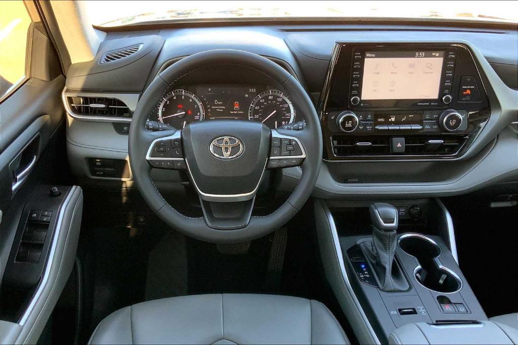 used 2022 Toyota Highlander car, priced at $36,495