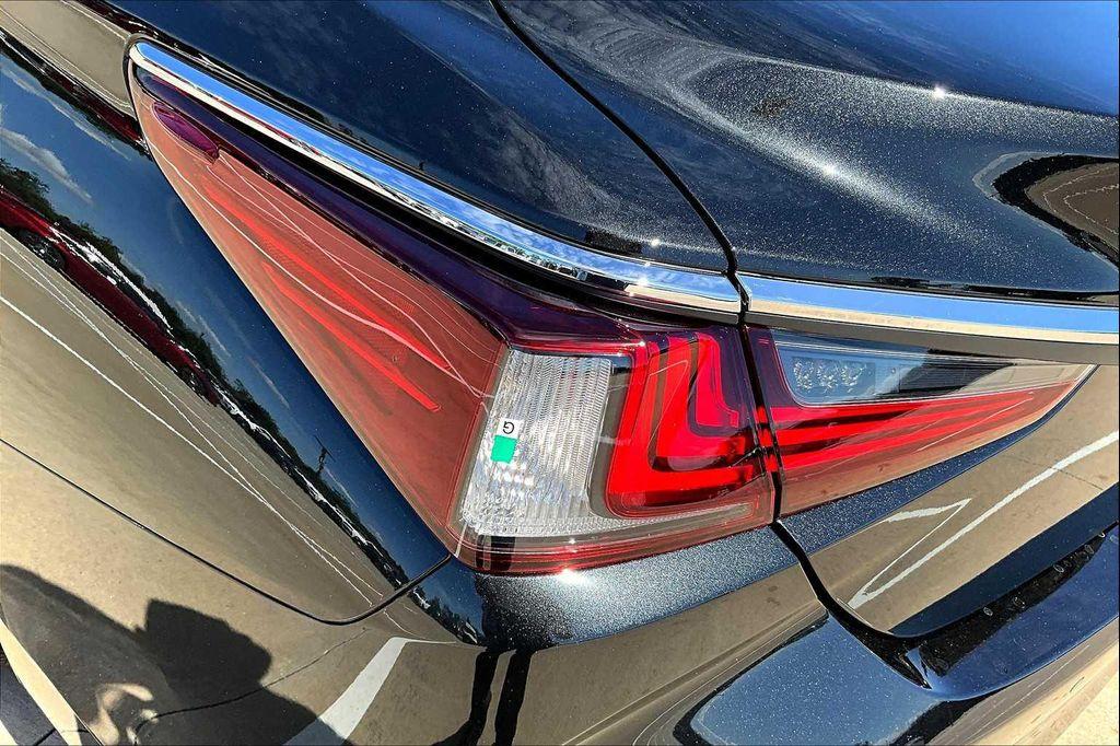 new 2025 Lexus ES 350 car, priced at $50,719