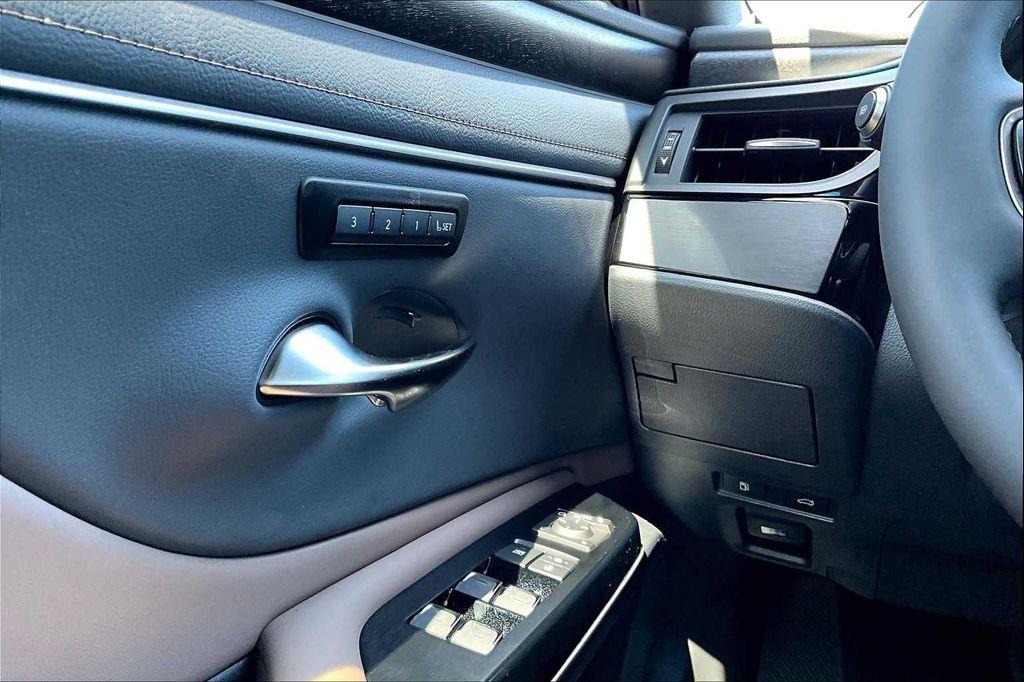 new 2025 Lexus ES 350 car, priced at $50,719