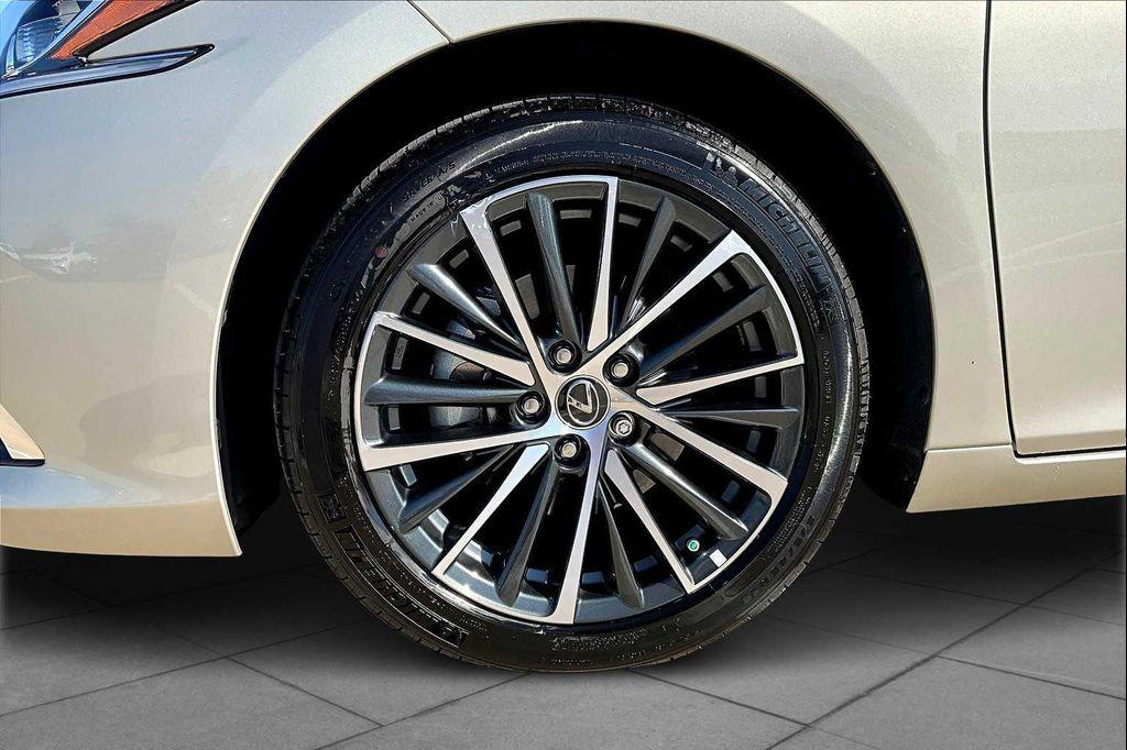 used 2025 Lexus ES 300h car, priced at $51,995