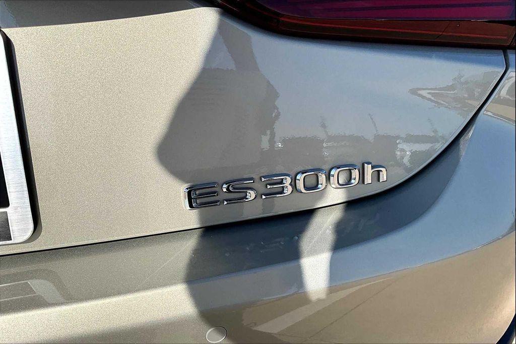 used 2025 Lexus ES 300h car, priced at $51,995