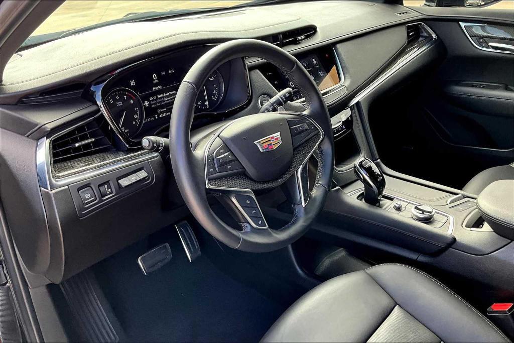 used 2022 Cadillac XT5 car, priced at $35,995